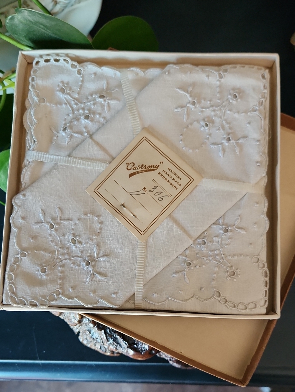 Castrony Madeira Embroidered Linen Napkins — Set of 4 NIP